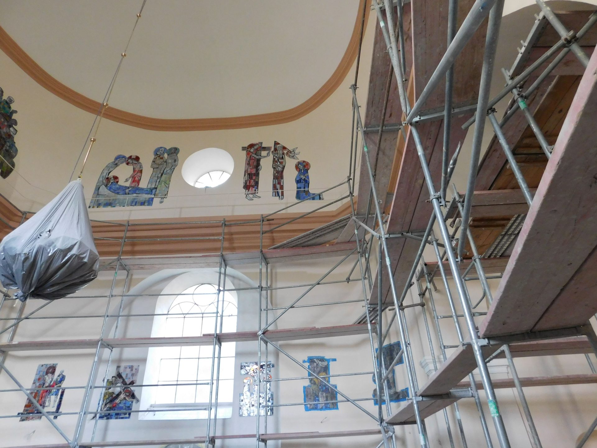 Remont wnętrza kościoła parafialnego przeprowadzany w roku 2015