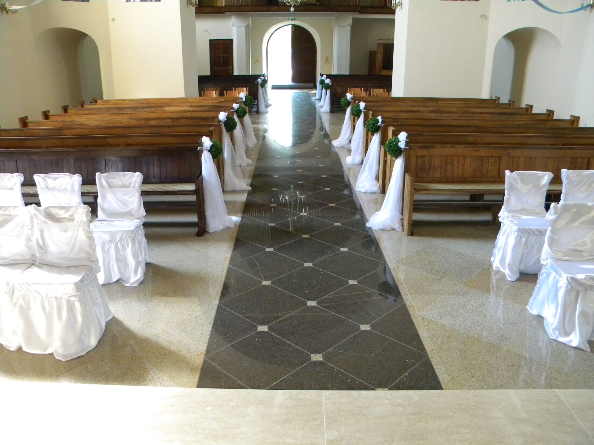 Ułożenie nowej, marmurowo-granitowej posadzki w kościele parafialnym w Wietlinie